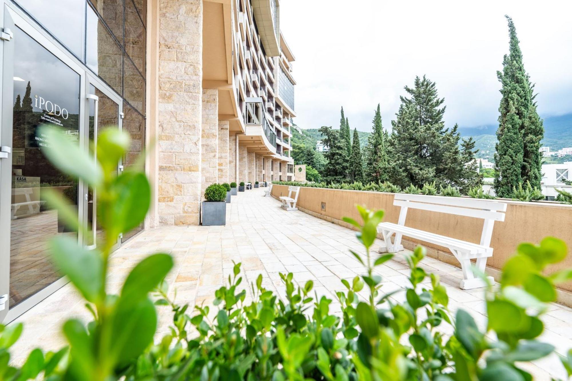 Hotel Harmonia By Dukley Budua Esterno foto